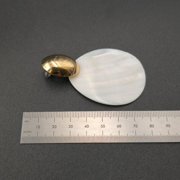 Gold Plated Large Oval White Shell Earrings B958 - Picture 4 of 5